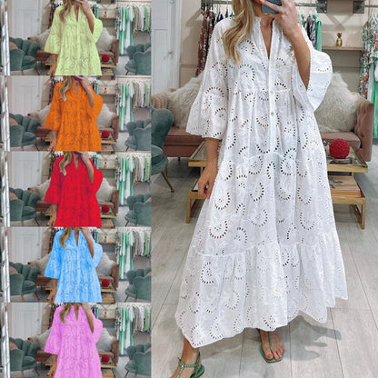 Robe en coton brodé à col en V et manches cloche