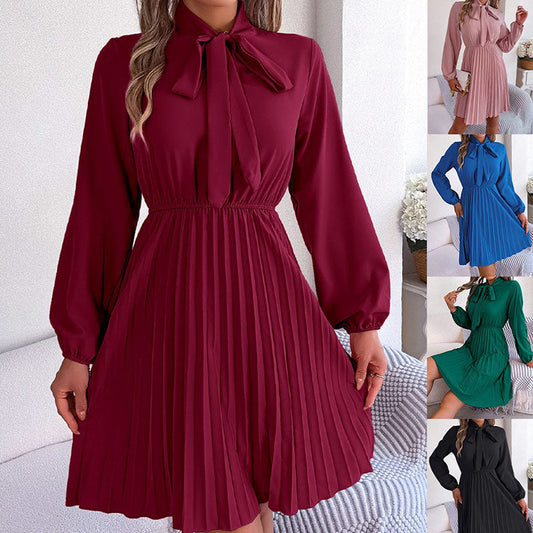 Robe plissée élégante à col noué pour femme