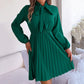 Robe plissée élégante à col noué pour femme